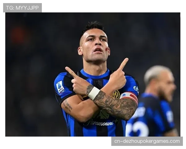 暖心一幕：对手球员受伤，国米队长劳塔罗主动将球踢出边线